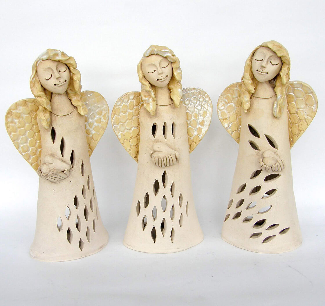 Tři keramičtí andělé na čajovou svíčku z ateliéru Vlaďky Zborníkové